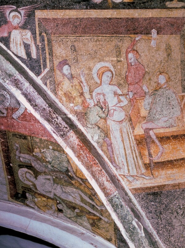 An brüsten aufhängen